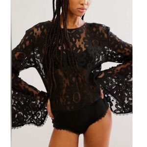 •FREE PEOPLE• NWOT Better with Time Lace‎ Bell Sleeve Bodysuit in Black Size XS